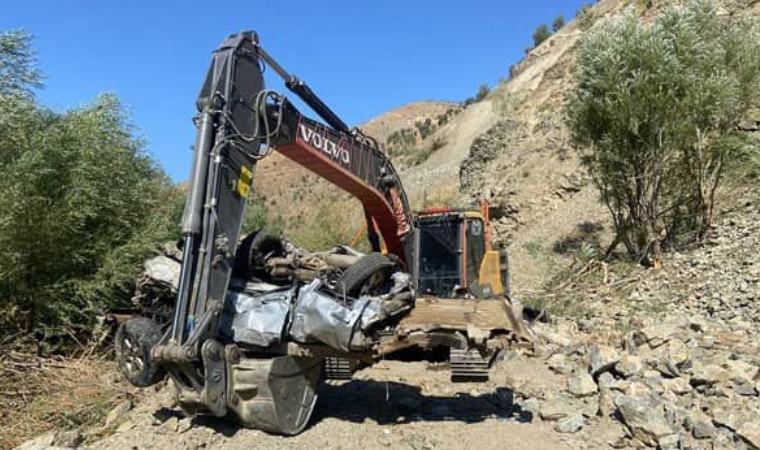 Sincik-Malatya Yolunda Kaza: Sürücü Hurdaya Dönen Araçtan Sağ Kurtuldu