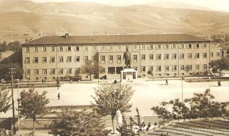 Suat GÜLŞEN / Bir Başka Şehrin Sevdası (2.bölüm)