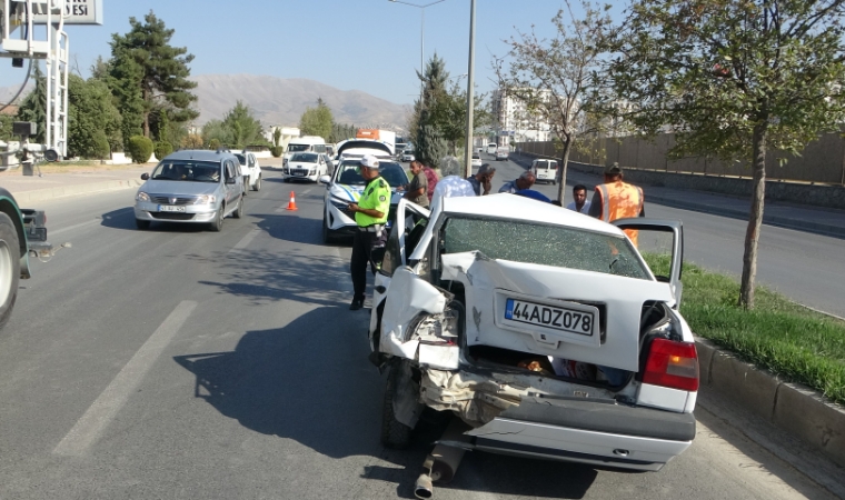 Trafiğin Kalbi Beylerderesi’nde Kaza Krizi Yaşandı: Araç Kuyrukları Kilometrelerce Uzadı