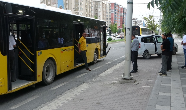 Yolcular Korku Dolu Anlar Yaşadı: Otobüs Kazası Yürekleri Ağızlara Getirdi