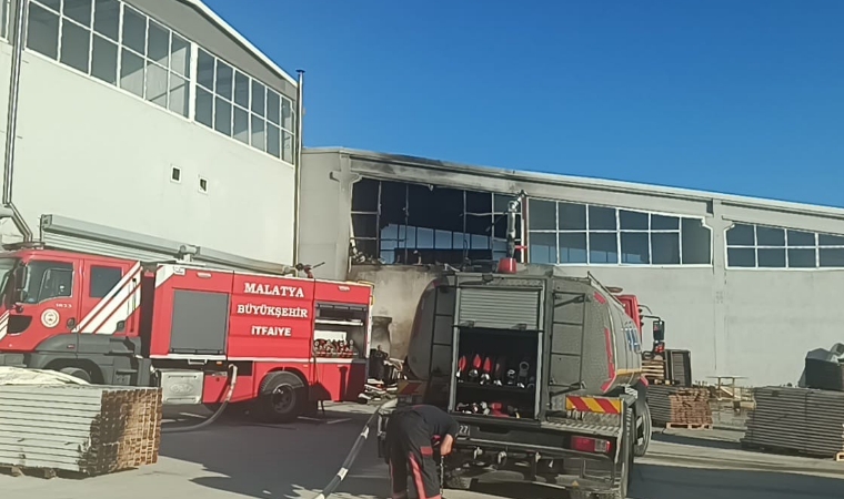 Boncuk Sokakta Yangın Alarmı: Mahalleli Sokağa Döküldü