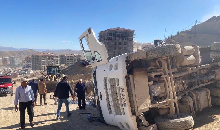 Çamurlu’daki TOKİ Alanında Kamyon Kazası: 1 Kişi Yaralandı