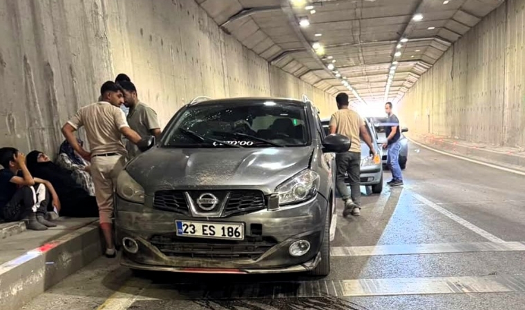 Erkenek Tünelinde Otomobil Kamyona Çarptı: Tünel Tek Şeride Düştü