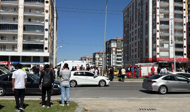 Kamyonet Yayaları Ezdi: Aile Hastanede Hayata Tutunmaya Çalışıyor