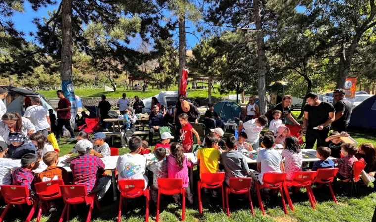 Malatya’da Aileler Kamp Ateşi Etrafında Birlikte Isındı