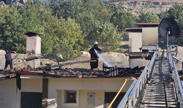 Malatya’da Peş Peşe Yangınlar! Köy Evi ve Samanlık Alev Alev Yandı