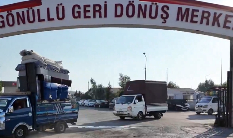 Suriyelilerin Gönüllü Dönüşü Hızlandı! Son 9 Ayda 474 Bin Kişi Ülkesine Döndü