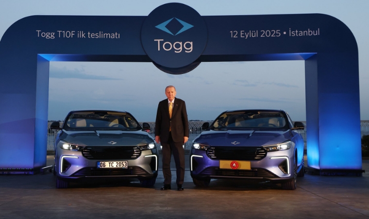 TOGG’un Mavi T10F Modeli Cumhurbaşkanlığı Forsuyla Teslim Edildi