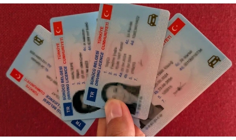 1 Kasım'a Dikkat: Ehliyet Yenileme Ücreti 15 Liradan Tam 7 Bin 438 Liraya Fırlıyor