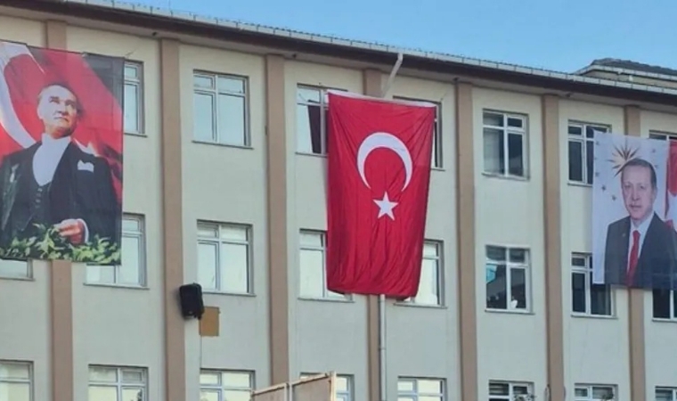 Bakan Tekin Tartışmalara Son Noktayı Koydu: Cumhurbaşkanı Posteri Okullarda Neden Asılmalı?