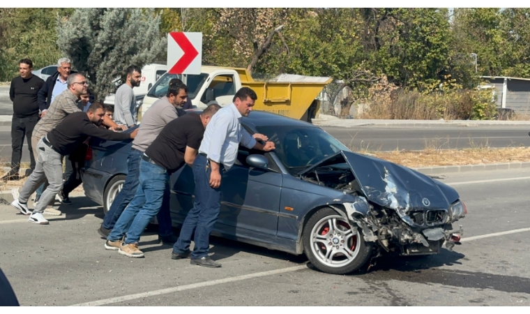 Battalgazi Yolunda Zincirleme Kaza: Çapa Motoru Hurdaya Döndü