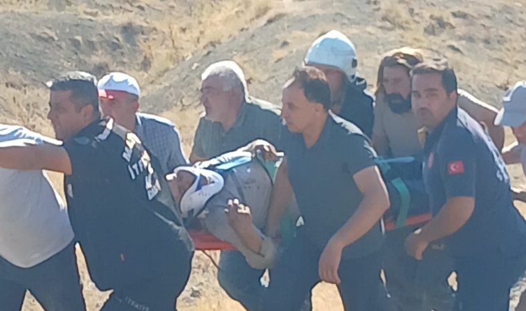 Battalgazi’de Devrilen Traktörün Altında Kalan Sürücü Yaralandı