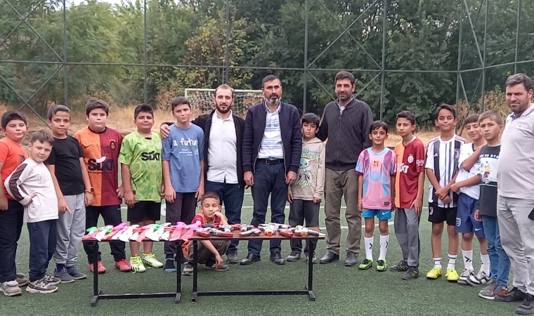 Hem Burs Hem Halı Saha: Gençlere Her Alanda Destek...