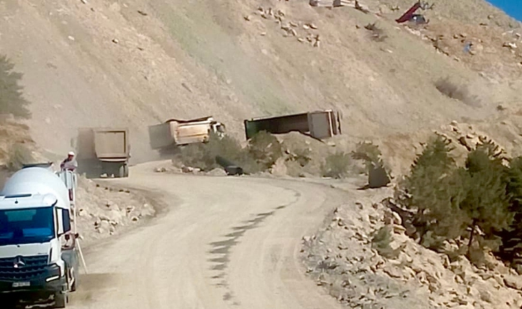 Kontrolden Çıkan Hafriyat Kamyonu Şantiyeyi Birbirine Kattı