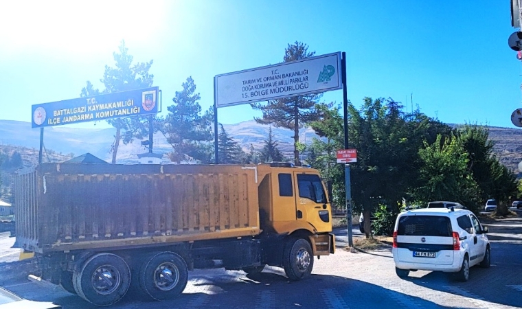 Malatya’da Hafriyat Kamyonu Motosikletle Çarpıştı: Sürücü Yaralandı