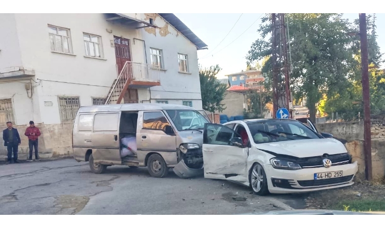 Malatya’da Sabah Saatlerinde Trafik Kazası Paniği Yaşandı