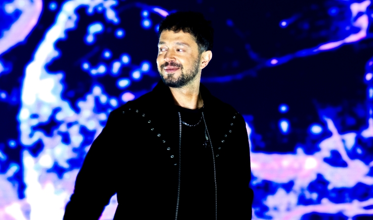 Murat Boz: “Anneannem 52 Yıldır Sizlere Emanet” Dedi, Alkışlar Dakikalarca Sürdü