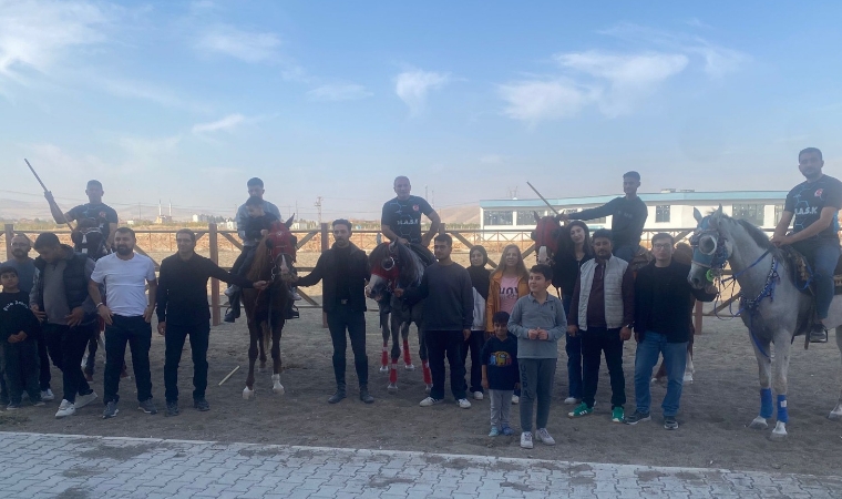 Atlı Cirit Kültürü Malatya'da Yaşatılıyor: Yazıhan Kulübü'ne İlgi Her Geçen Gün Artıyor