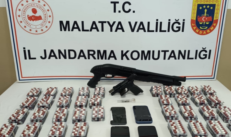 Hap ve Silah Kaçakçıları Yakalandı: Jandarma Uyuşturucu Ticareti Ağını Çökertti!