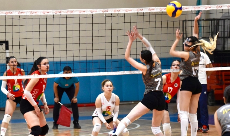Malatya Voleybol Elazığ Deplasmanında Yıkıldı: Liderlik Yarışında Kritik Haftayı Kaptırdılar!