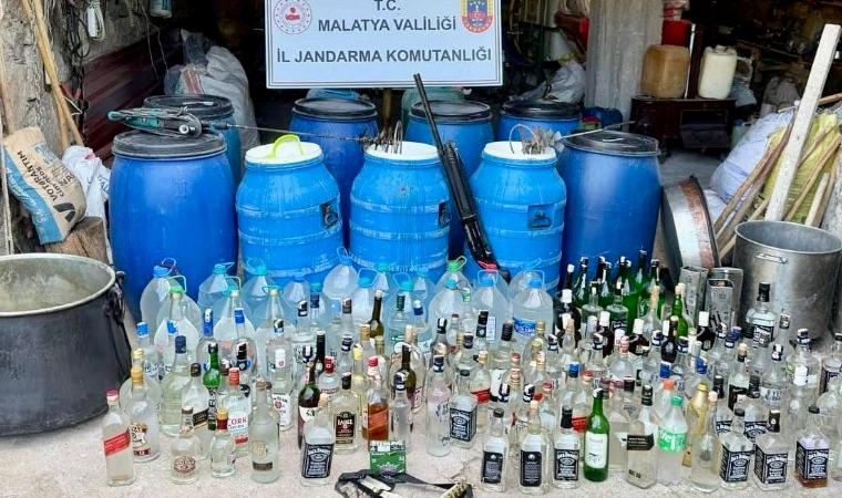 Malatya’da Kaçak Alkol Operasyonu: 1.230 Litre Rakı ve Silah Ele Geçirildi!