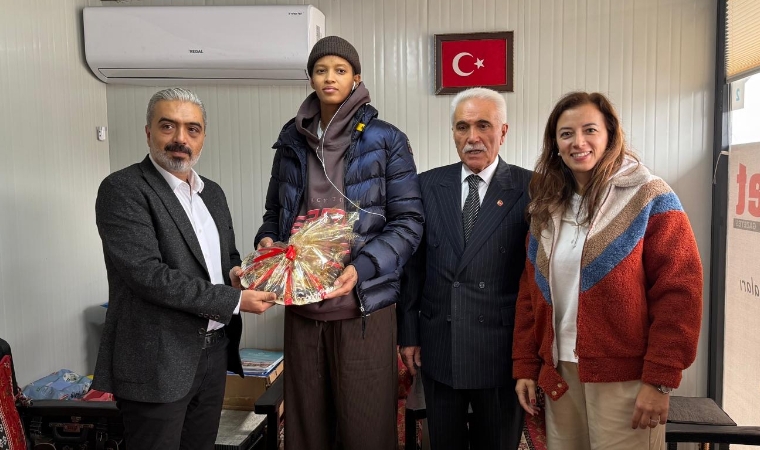 Melissa Vargas'ın Malatya Sürprizi: Milli Yıldız B1 Ehliyet Sınavı İçin Geldi, Sınavı Başarıyla Tamamladı!