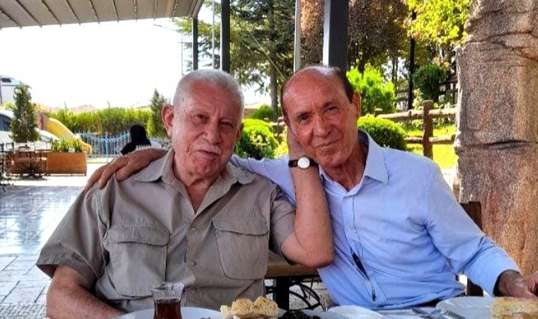 Öğrencisi Unutmadı: Ses Sanatçısı Kamil Abalıoğlu Öğretmenini Ağırladı