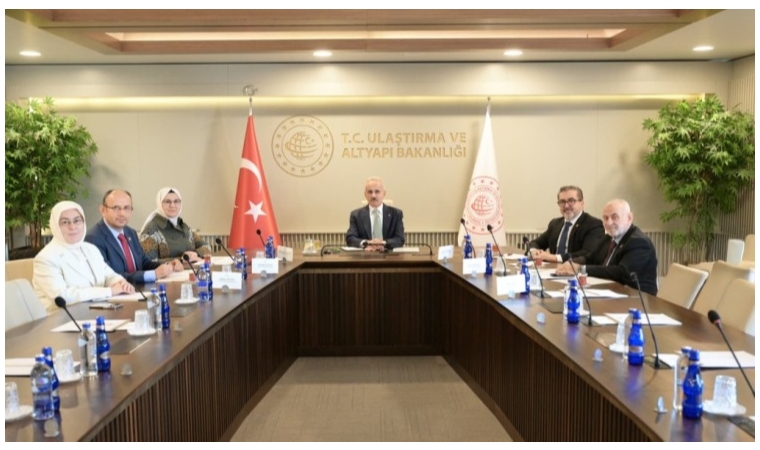 Sosyal Medyaya Yaş Sınırlaması Geliyor: Bakan Uraloğlu'ndan Kritik Açıklama!