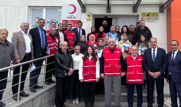 Toplumsal Dayanışma Ruhu Malatya'da: Kızılay, Öğretmenlere Teşekkür Belgesi Verdi