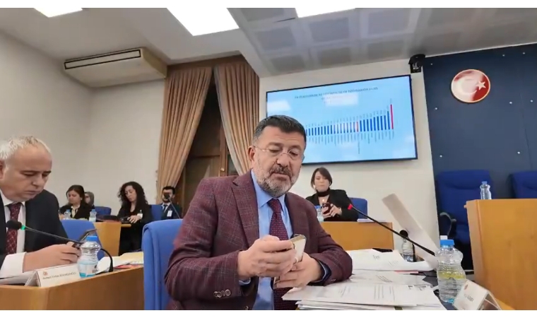 Veli Ağbaba: Öğrencilere Verilen Burs, Bir Öğün Yemeğe Yetmiyor!