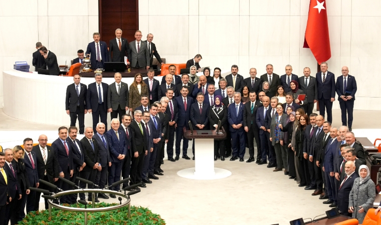 Bakan Kurum Meclis Kürsüsünden Seslendi! "Evet, Ben Deprem Bölgesinin Şantiye Şefiyim"