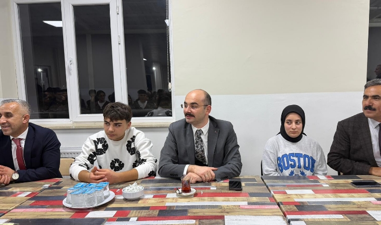 Kaymakam Ahmet Fatih Sungur Gençlerin Sofrasına Konuk Olup Gelecek Hedeflerini Dinledi