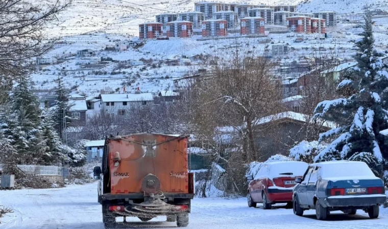 Malatya'da Kar Yolları Kapattı! Vali Yavuz Kritik Güzergahları Açıkladı