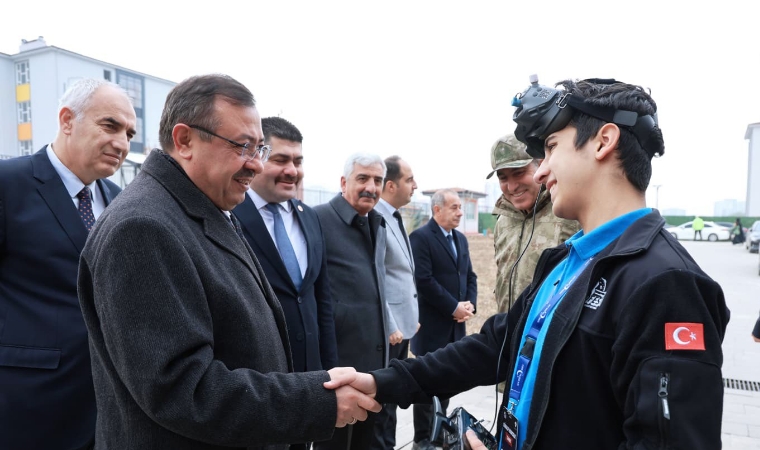 Savunma Sanayiinin Geleceği Malatya'da Sergileniyor: Gençler Sahneye Çıktı!