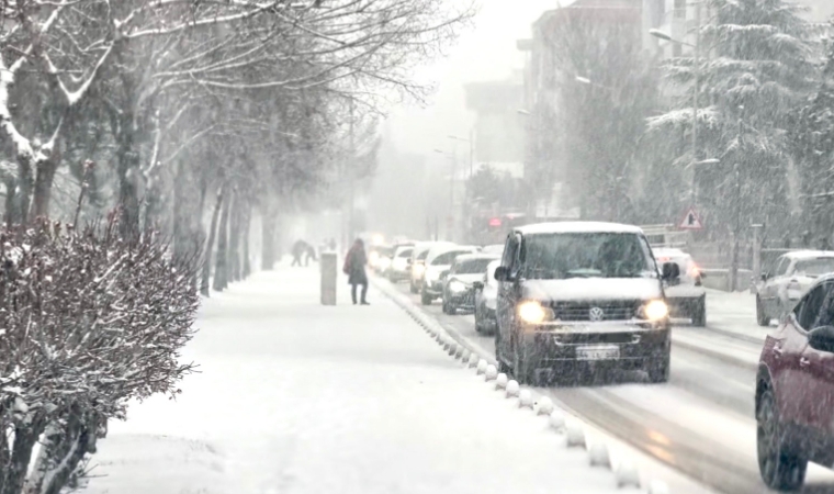 Şehirler Arası Yollar Bir Bir Kapanıyor: Birçok İlçeye Ulaşım Tamamen Durdu
