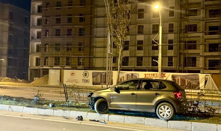 Son Anda Kurtuldu: Köpeğe Çarpan Sürücü Direksiyon Hâkimiyetini Kaybedip Hastanelik Oldu
