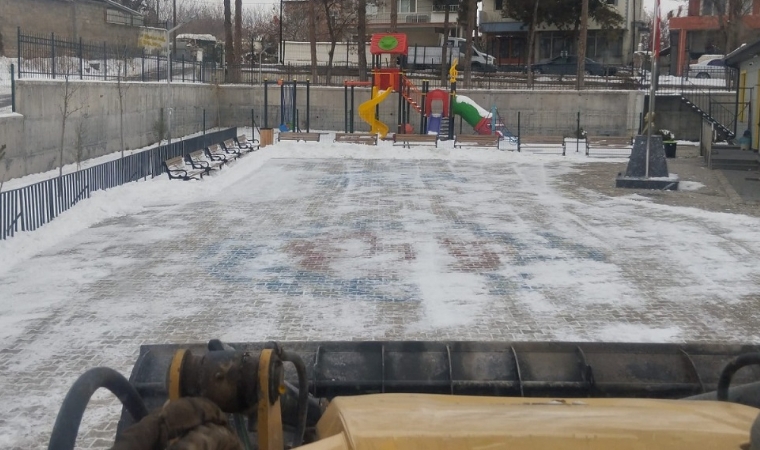 Battalgazi Belediyesi Kar Mesaisini Okul Bahçelerine Taşıdı