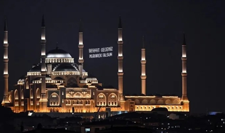 BERAT KANDİLİ TARİHİ 2026: Bu sene Berat Kandili ne zaman, hangi tarihte idrak edilecek?