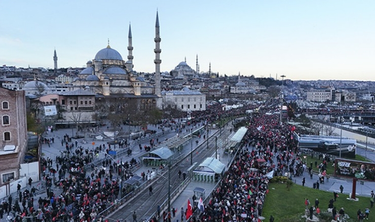 Galata Köprüsü Tarihi Günlerinden Birini Yaşıyor! Yarım Milyonu Aşkın Kişi Gazze İçin Buluştu