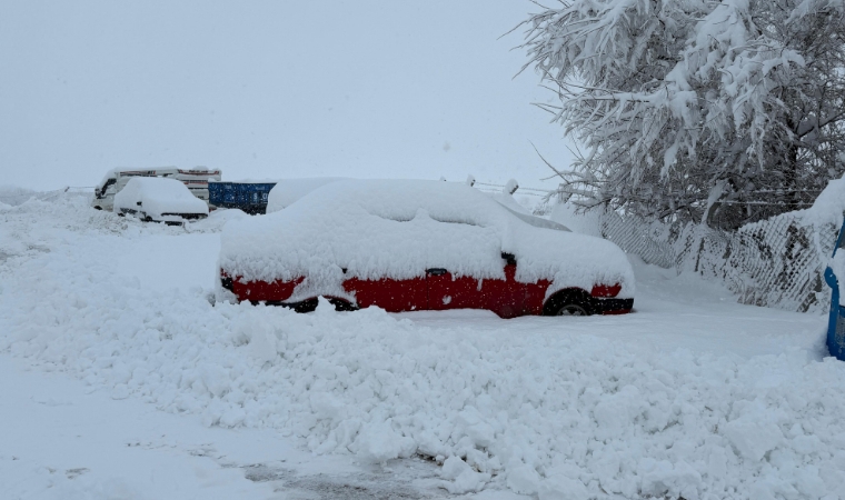 Malatya'da Kar Şiddetini Artırdı: Kar Altında Kalan Araçlar Ve Kapanan Yollar...