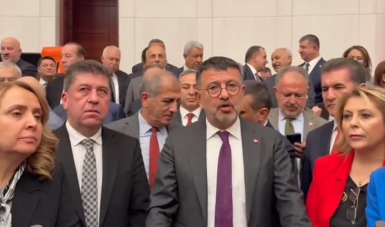 Mecliste Emekli Maaşı Tansiyonu: "Annen Seni Terlikle Kovalar"