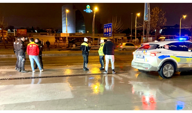 Çevreyolu Buhara Bulvarı Üzerinde İki Otomobil Çarpıştı: 2 Yaralı