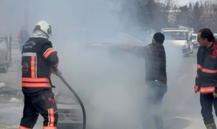 Elektrik Aksamı Otomobili Yakmaya Yetti: İtfaiye Facianın Önüne Geçti