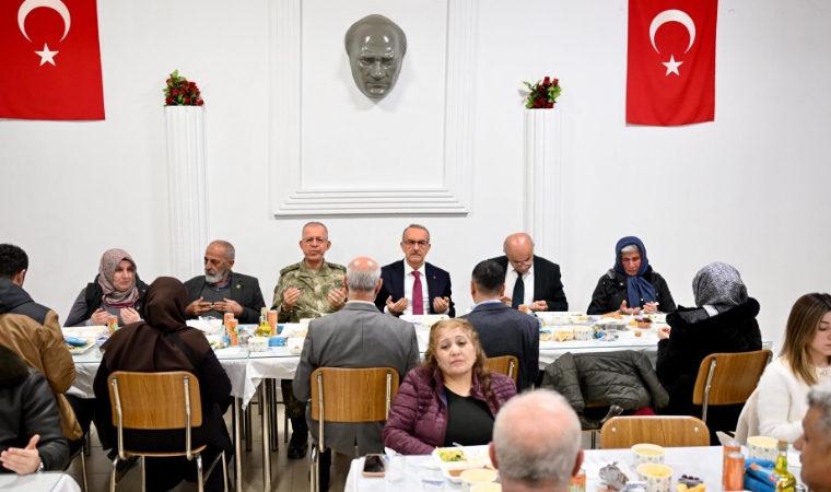 Malatya’da Vefa Sofrası: 2’nci Ordu Komutanlığı Şehit Yakınlarını Ağırladı