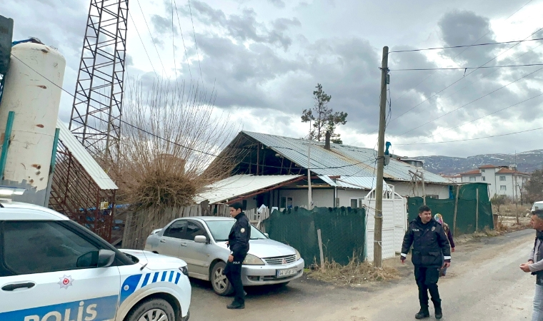 Otuz Beş Bin Voltluk Tehlike Bahçeye Düştü! Engelli Genç Patlamanın Şiddetiyle Baygınlık Geçirdi