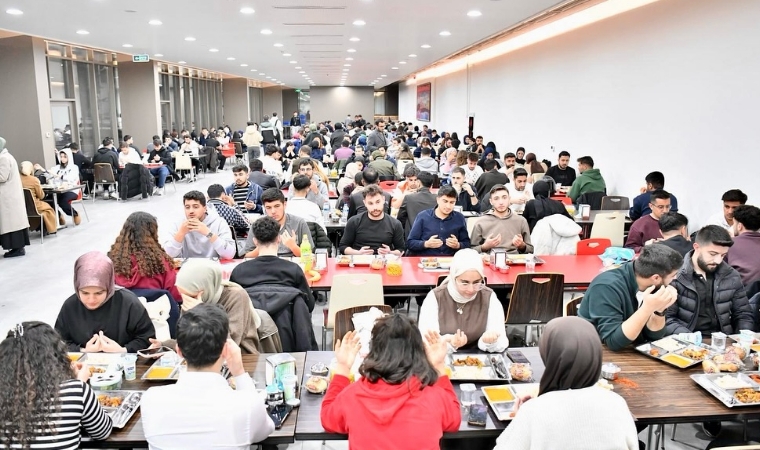 Ramazan Ayının Bereketli İklimi Üniversite Hastanesindeki İftar Sofrasında Hissedildi