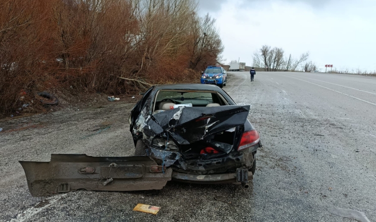 Sürgü Mevkiinde Trafik Kazası: Aynı Araçtaki 5 Kişi Hastaneye Kaldırıldı