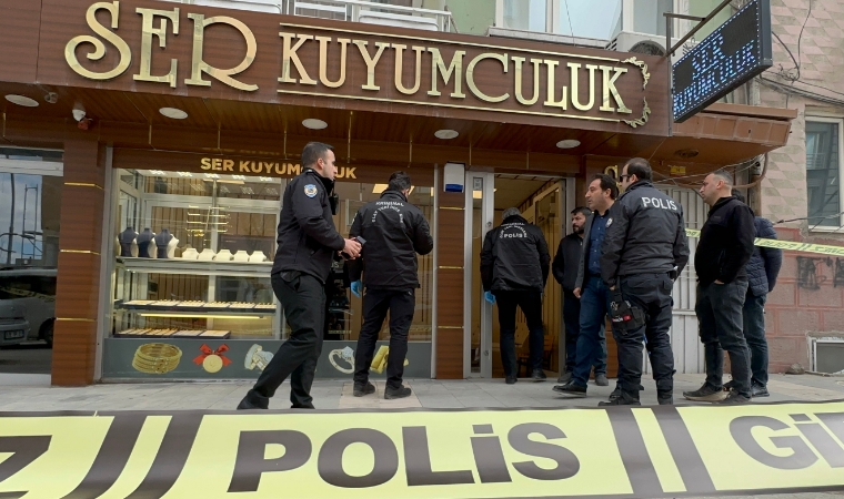 Taksiyle Kaçmaya Çalışan Silahlı Soyguncu Polisin Takibiyle Yakayı Ele Verdi