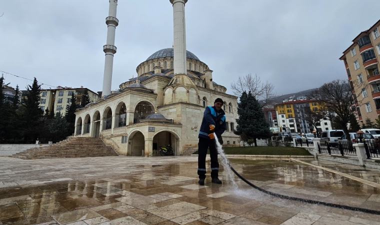 İlçedeki Tüm İbadethaneler ve Kabirler Bayram Ziyaretleri İçin Pırıl Pırıl Hale Getiriliyor