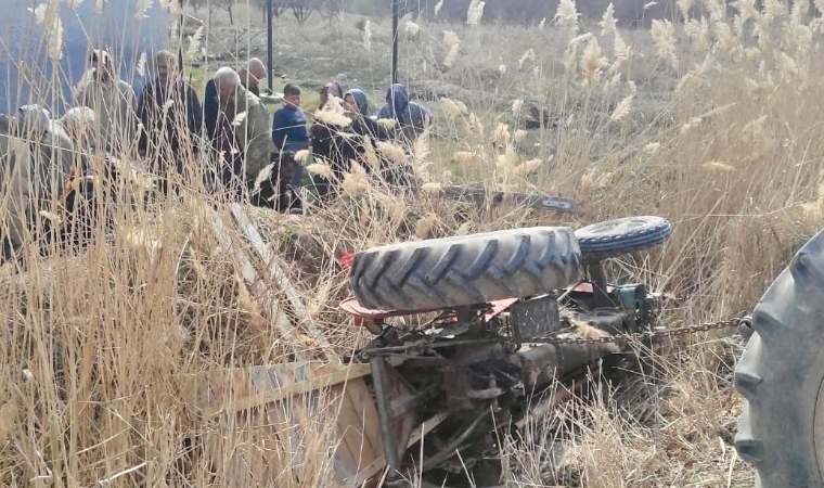 Komuşhan Mahallesi'nde Korkutan Kaza: Sürücü Aniden Rahatsızlanınca Traktör Kanala Uçtu